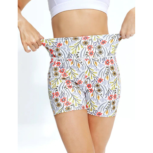 Short Deportivo Personalizado con Estampado Floral y de Hojas, Corte Ajustado, Alta Elasticidad, con Bolsillo, para Gimnasio y Fitness, para Mujer - Product Image 1
