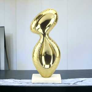 Sculpture d'oiseau abstrait en aluminium doré, 26 cm de hauteur x 23 cm de largeur x 18 cm de longueur, faite à la main, écologique, durable, art moderne contemporain, figurine - Product Image 4