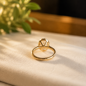 Bague de fiançailles en or jaune plaqué 10K avec diamant taille ovale serti clos, bague de mariage solitaire, bijoux de luxe en moissanite pour elle - Product Image 3