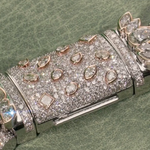 Chaîne cubaine personnalisée de 18 mm plaquée rhodium et sertie de pierres |   Argent sterling 925 |   Diamants Moissanite VVS |   Bijoux Hip Hop Cadeau - Product Image 4