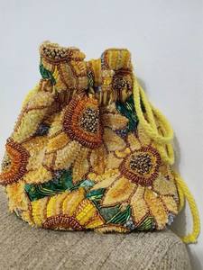 Sac Potli Royal Fait Main en Coton Brodé de Perles, Pochette de Soirée de Luxe Indienne pour Mariage Nuptial avec Cordon de Serrage pour Femme - Product Image 4
