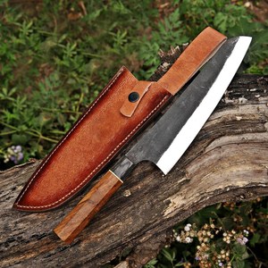 Couteau de chef artisanal sur mesure en acier à haute teneur en carbone avec manche en bois d'olivier et étui en cuir – Meilleur fournisseur - Product Image 5