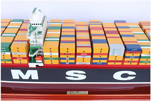 MSC OSCAR - Maqueta de Buque de Carga Comercial Internacional de Madera Hecha a Mano para Exhibición, Colección o Regalo de Recuerdo - Product Image 4