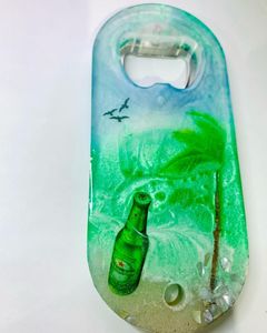 Abridor de botellas hecho a mano con resina epoxi y diseño de mariposa, herramienta de cocina decorativa premium para regalo y uso doméstico. - Product Image 2