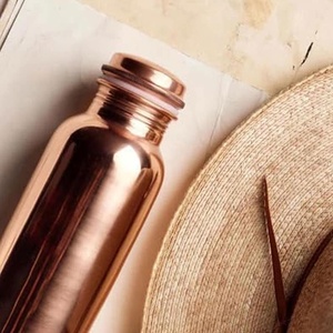 "Rustic <b>Copper</b> Bottle: Classic Style & Functionality" - Product Image 3