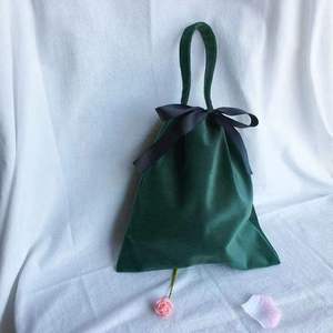 Sac de rangement en jute écologique pour une utilisation durable à la maison et en commerce de détail - Product Image 1