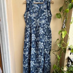 Main Bloc Imprimé Indien Coton Robe Vintage Floral Brodé Longue Robe avec Glands Maxi Longueur Taille Naturelle pour L'été - Product Image 1