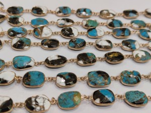 Chaîne de connecteurs en turquoise cuivre bleu blanc naturel, forme libre, 10 à 15 mm, vendue au mètre - Product Image 1