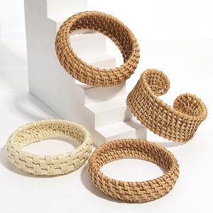 ผู้ผลิตกำไลข้อมือหวายสานมือสุดหรู ราคาขายส่งกำไลธรรมชาติ - Product Image 1