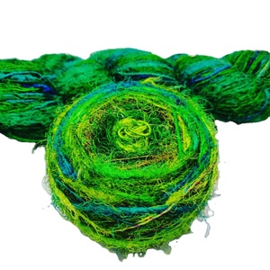 Magnifique fil de soie de sari recyclé filé à la main, 196 couleurs, durable pour le tricot, le crochet, le tissage et l'artisanat de macramé - Product Image 5
