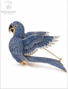 Exquisito broche con forma de loro en oro rosa de 18 quilates, piedras preciosas azules vibrantes, diamantes cultivados en laboratorio, plumas intrincadas, diseño de lujo. - Product Image 4