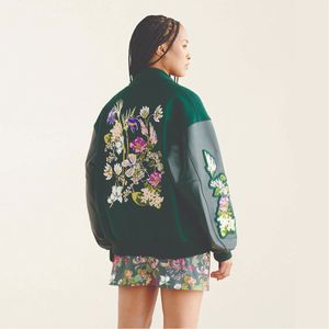 Blouson universitaire Letterman personnalisé pour femmes, style urbain, veste bomber d'hiver, pour la vente en gros de vêtements - Product Image 2