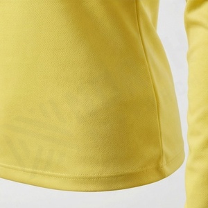 T-shirt personnalisé pour femme, manches longues, col rond, en coton biologique de luxe, pré-rétréci, certifié GOTS, coupe classique, doux et confortable - Product Image 5