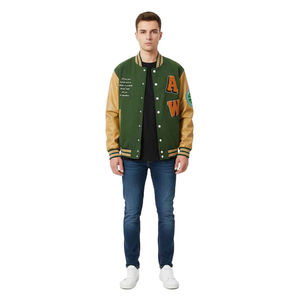 Veste universitaire vintage personnalisée pour homme, en laine verte, manches en cuir PU, broderie chenille, patch lettres, boutons pression. - Product Image 4