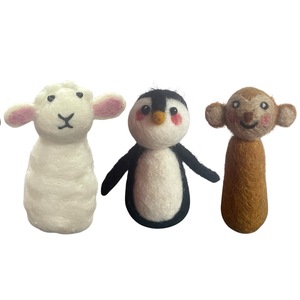 Ensemble de 3 marionnettes à doigts en feutre écologique, fabriquées à la main au Népal, en 100% laine de mouton, douces, sûres et parfaites pour les enfants. - Product Image 1