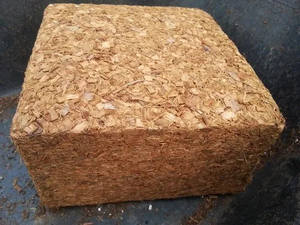 Natural Coconut <b>Coir</b> Pith <b>Blocks</b> 5kg briquette Chips Washed shape Low EC Eco Green COCOPEAT TABLET DISK COCO FIBER MAT for PLANT - Product Image 5
