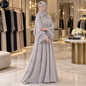 Robe Abaya plissée brodée de fleurs pour femmes avec manches fluides, robe islamique |   Tenue de cérémonie chic avec col plissé élégant - Product Image 3
