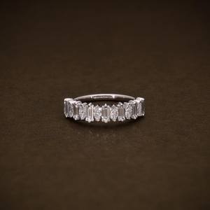 Anillo de Eternidad de Alta Calidad con Diamantes Cultivados en Laboratorio, Corte Marquesa, Media Banda de Eternidad, Diamantes Certificados VVS VS, Joyería de Oro de 14K y 18K - Product Image 1