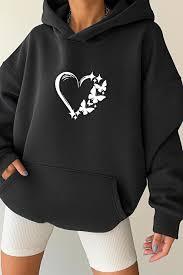 Presenta una llamativa silueta de corazón impresa en blanco combinada con elegantes mariposas y estrellas para una estética moderna Y2K. - Product Image 4