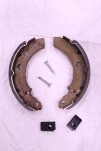 Kit de Zapatas de Freno Hechas en India, Piezas de Calidad para Triciclos, Compatibles con el Modelo RE, Exportadas a Haití y Honduras - Product Image 3