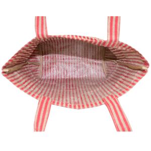 กระเป๋าผ้ากระสอบแบบโปรโมชั่น มีผ้าแคนวาสด้านล่าง พร้อมหูหิ้วผ้ากระสอบ ลายพิมพ์แถบขวางทั่วตัว และมีช่องกระเป๋าด้านนอกแบบวีเปิดได้หนึ่งช่อง - Product Image 6