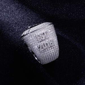 Bague signet pour homme en platine avec diamants naturels blancs taille brillant ronde, style hip-hop, pour usage quotidien - Product Image 1