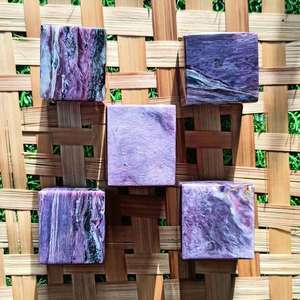 Cube de cristal de Charoite naturel poli à la main, pierre précieuse violette pour la méditation, le Reiki, la guérison énergétique des chakras, la décoration et le Feng Shui - Product Image 4