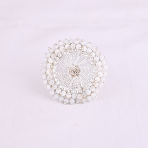 Grande bague réglable de style bohème avec motif floral et pierres précieuses en perles - Product Image 1