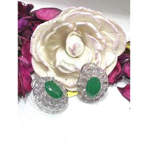 Magnifiques boucles d'oreilles clous en argent de qualité supérieure, finition CZ Polki, pour femmes et filles, collection pour soirées et occasions spéciales. - Product Image 1