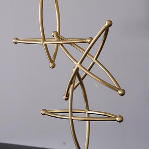 Conjunto de Esculturas Abstractas Lineales de Metal Dorado Modernistas, Adorno Decorativo para Mesa, Montado en un Soporte Cuadrado Negro para Decoración del Hogar - Product Image 2