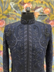 ชุดเจ้าบ่าว TR Lachka Base Midnight Navy Sherwani ลายกวาง Majestic Deer Motif ประดับลายดอกไม้สไตล์บาโรก พร้อมลายเงาแบบ Shadow Work - Product Image 4