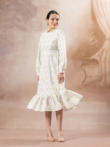 เดรสออกแบบเอง คอเต่า แขนยาว แต่งสม็อค ความยาวปานกลาง ชายกระโปรงระบาย ผ้าแจ็คการ์ด ติดกระดุม - Product Image 2