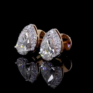 Boucles d'oreilles clous en diamant taille poire 2,00 carats, or blanc 14 carats, diamants blancs de laboratoire certifiés IGI, bijoux de luxe pour femme, cadeau de mariage - Product Image 2