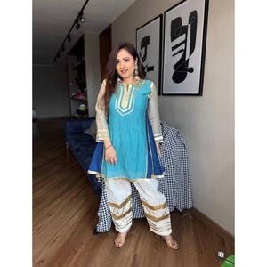 ชุดเซ็ตผ้าชีนอนใหม่ พร้อมงานปักโกต้าปัตติ สีสันสดใส พร้อมสวมใส่ ชุดพื้นเมืองสำหรับงานเทศกาล คอลเลคชั่นดีไซเนอร์ - Product Image 1