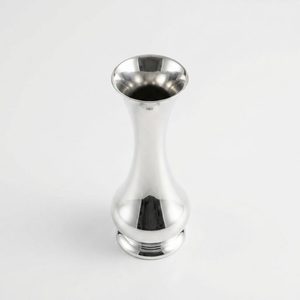 Vase à fleurs de table en laiton et acier inoxydable fait main WB Inc, 26 cm, finition miroir argenté, design sablier, décoration de mariage - Product Image 4