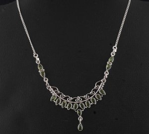 Colgante de peridoto hecho a mano en plata de ley 925, elegante colgante de joyería, regalo para mujer, cumpleaños - Product Image 3