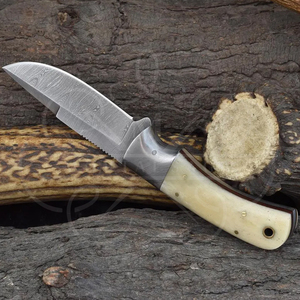 Couteau de chasse Damas avec manche en os de bœuf et étui de cowboy - Product Image 4