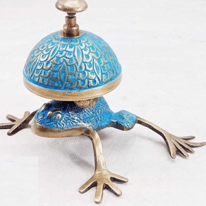 Campana de Servicio Antigua de Latón Macizo con Acabado de Esmalte Azul Turquesa Vintage, Campana de Escritorio Decorativa Hecha a Mano de Metal - Product Image 3