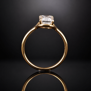 Anillo de Compromiso Solitario con Diamante Cultivado en Laboratorio de Corte Esmeralda de 2 Quilates, Anillo de Bodas de Oro Amarillo de 14K para Mujer - Product Image 5