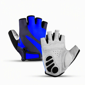 Gants de fitness rouges mi-doigts respirants avec paume ventilée et sangle de poignet auto-agrippante pour la gym, le cyclisme et l'entraînement - Product Image 3
