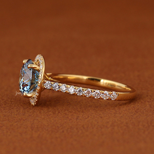 Bague de fiançailles halo en diamant bleu rond de 2 carats, cultivé en laboratoire, avec bande pavée en or 14 carats, certifiée IGI, bijoux de mariée - Product Image 5