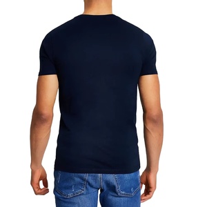 T-shirt imprimé à manches courtes pour homme, col rond, coupe ajustée, en coton extensible, avec logo personnalisé, en tissu jersey respirant, idéal pour l'été et les activités sportives. - Product Image 2