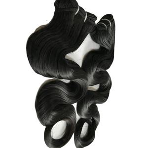 Cheveux humains vierges non transformés, cuticules alignées, faisceaux ondulés naturels, extensions de cheveux humains de l'usine indienne - Product Image 2