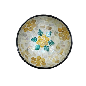 Vente en gros de bols en noix de coco gravés écologiques, modernes, uniques, artisanaux, polis, durables, de haute qualité et élégants - Product Image 2