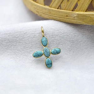 Colgante de Cruz de Turquesa Hecho a Mano, Chapado en Oro, con Cinco Piedras Ovaladas en Bisel, Joyería Espiritual Minimalista, Regalo para Mujer - Product Image 1