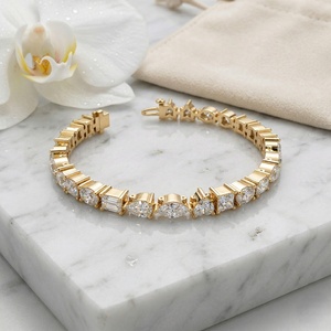 Pulsera de Lujo con Diamantes Cultivados en Laboratorio de Corte Mixto, Color E-F, Chapada en Oro de 10K, 13.20 CTW, Engastados en Puntas Alternadas - Product Image 2