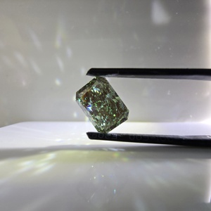 Diamante cultivado en laboratorio de 4 quilates, corte radiante, color verde intenso, claridad VS2, certificado IGI, piedra central suelta para joyería fina. - Product Image 1