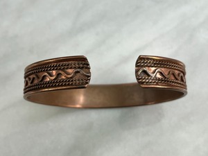 Brazalete de Cobre Moderno, Grabable, con Acabado en Dos Tonos, Tamaño Ajustable, Joyería de Moda Unisex - Product Image 3