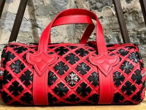 Sac de voyage en cuir rouge matelassé avec motif croisé noir, grande capacité, fermeture à glissière, style unisexe - Product Image 1