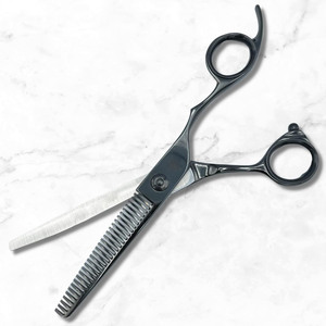 Ciseaux à effiler les cheveux de 6 pouces - Noir mat - Ciseaux texturisants professionnels pour barbiers et coiffeurs - Acier japonais 440C - Product Image 1